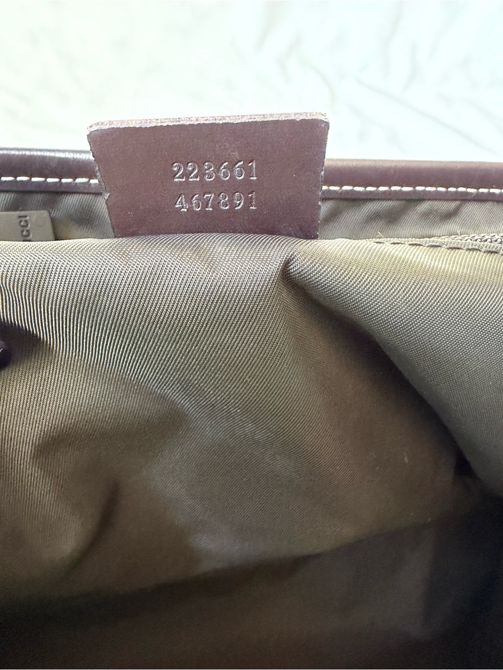 Gucci GG Supreme Interlocking G Crossbody - Picture 9 of 15